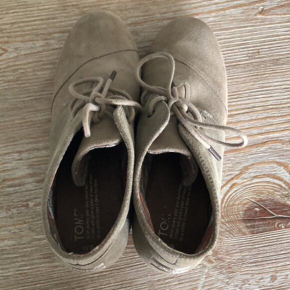TOMS Women’s Desert Wedge Suede Taupe Lace Up Booties - Picture 5 of 11